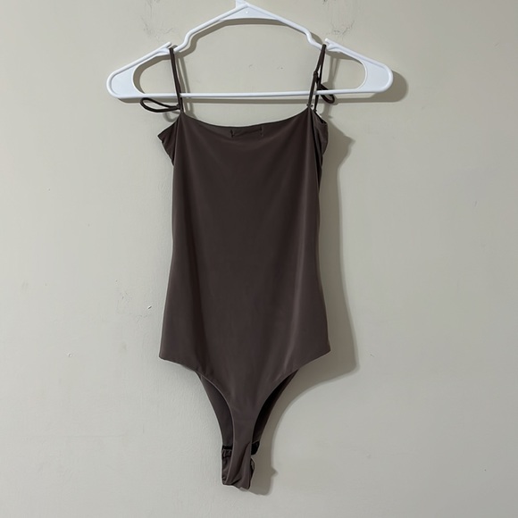PrettyLittleThing Brown Silky Cowl Neck Spaghetti Strap Bodysuit Size 2 - Picture 7 of 8
